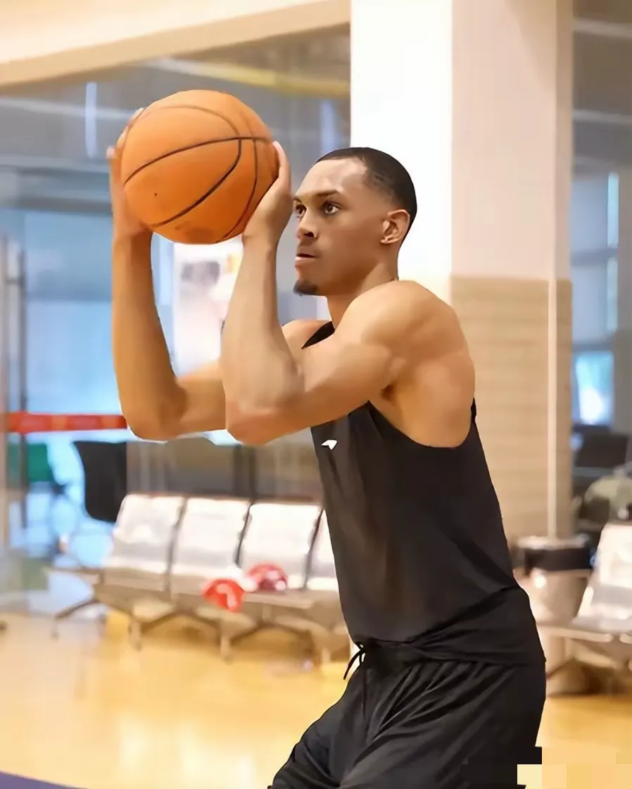 今晨欧篮联传出新动向，纽卡斯尔豪取连胜，管理层表态——管理层满意，年轻球员得到机会的简单介绍